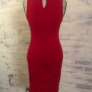 MONTEAU RED COCKTAIL DRESS Size Medium. Dress has 3 slits just below neckline.